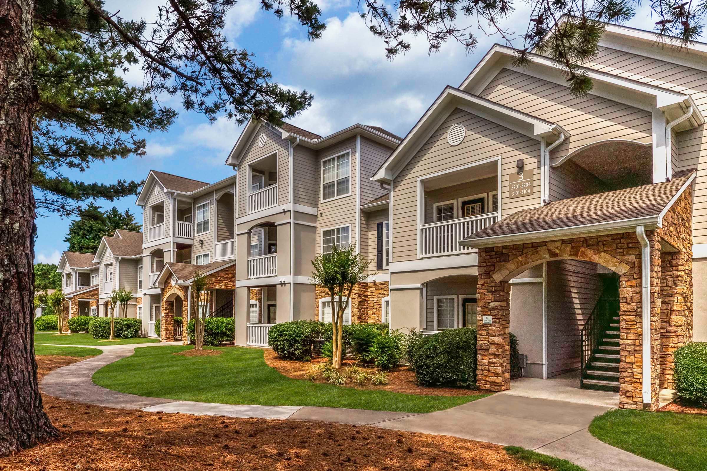 20-camden-shiloh-apartments-kennesaw-ga-building-exterior-showing-exterior-stairwells-and-private-balconies