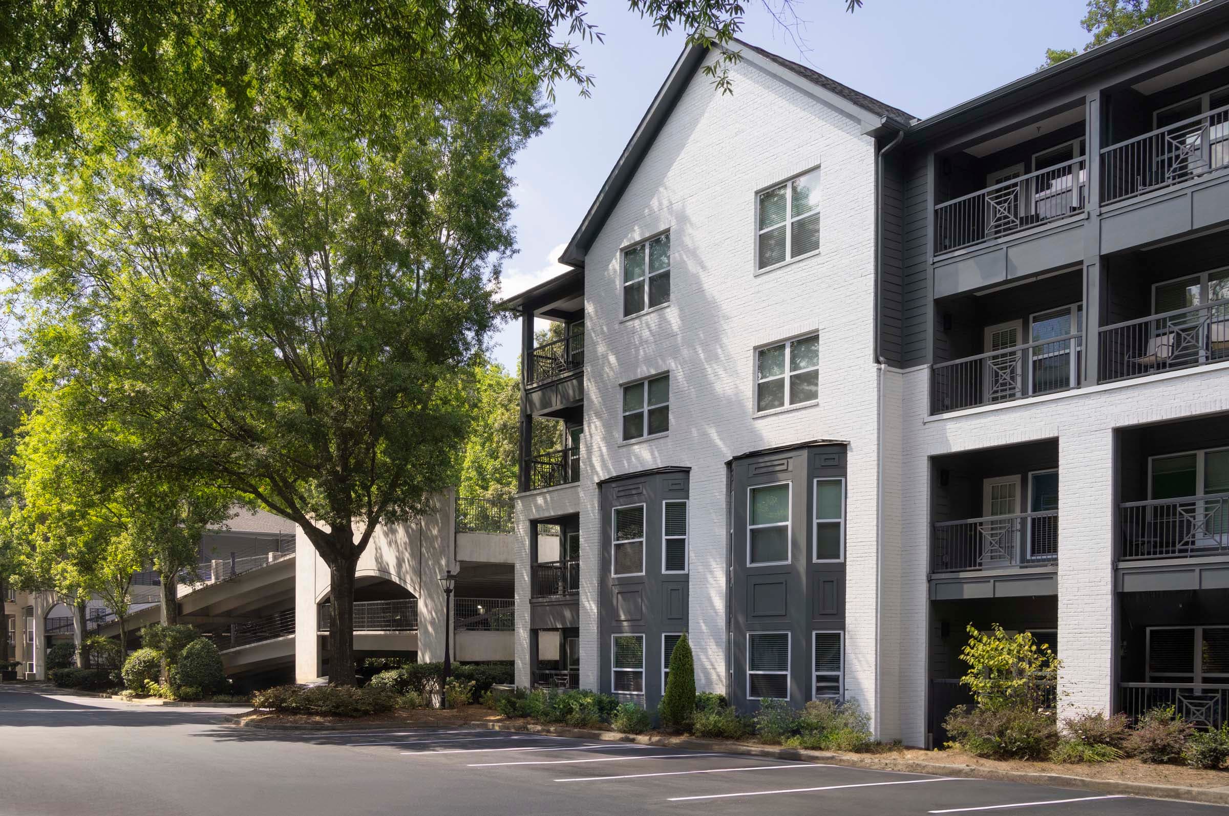 camden-phipps-apartment-atlanta-ga--garage-entrance