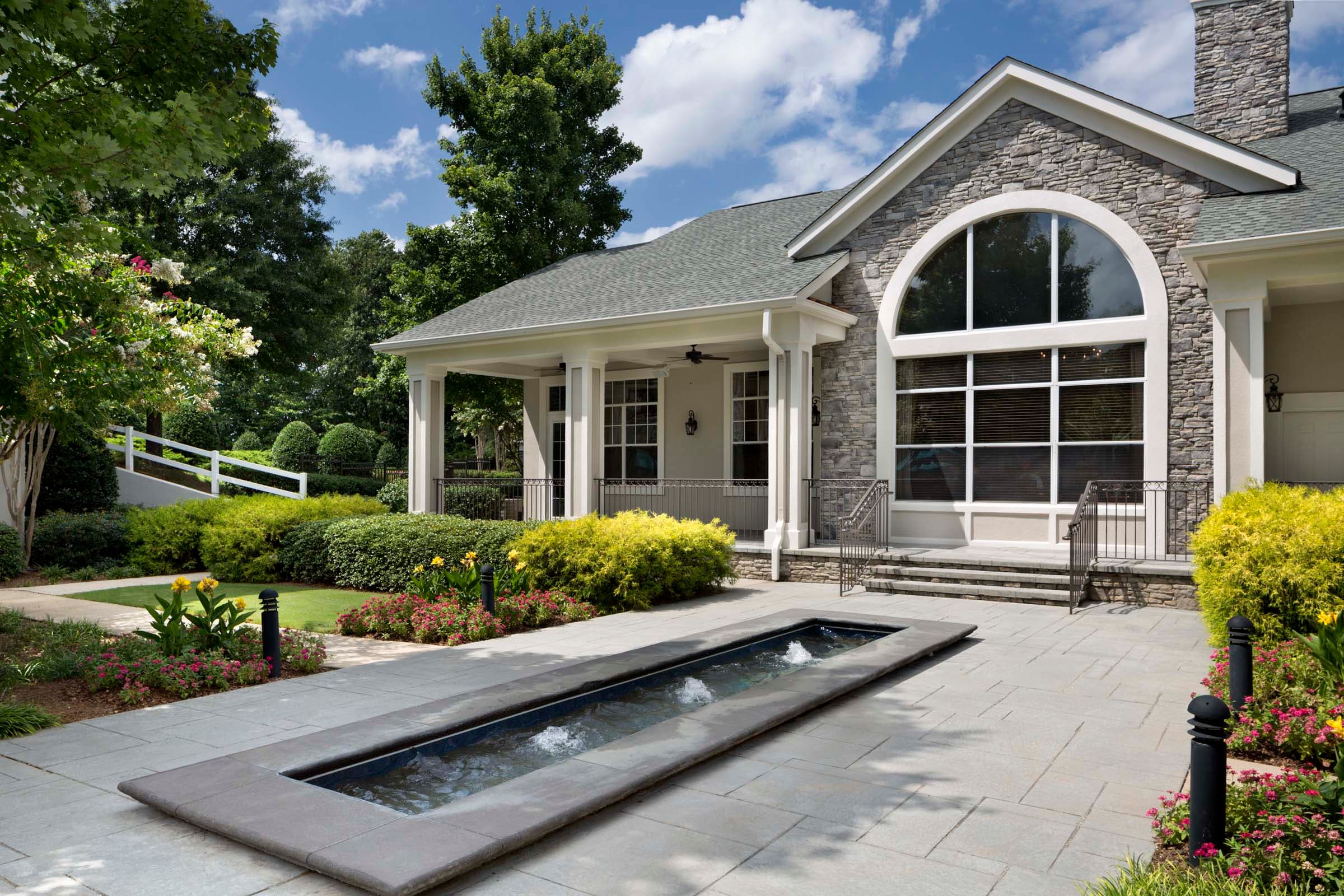 22-camden-stockbridge-apartments-atlanta-ga-exterior-fountains