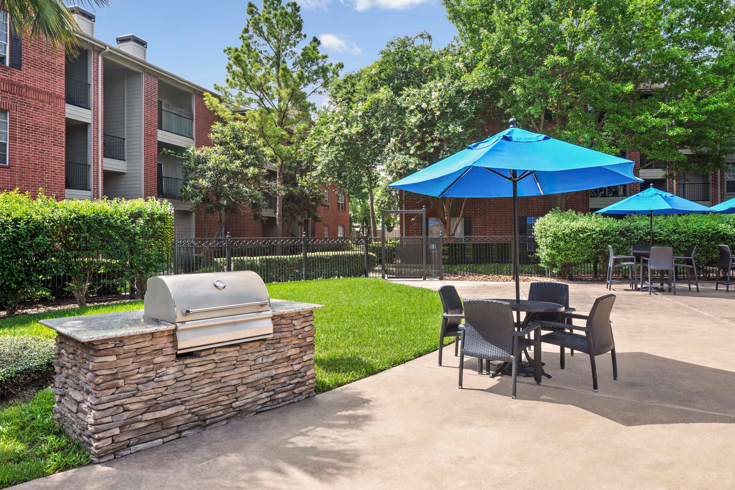 Outdoor BBQ Grills with Dining Areas