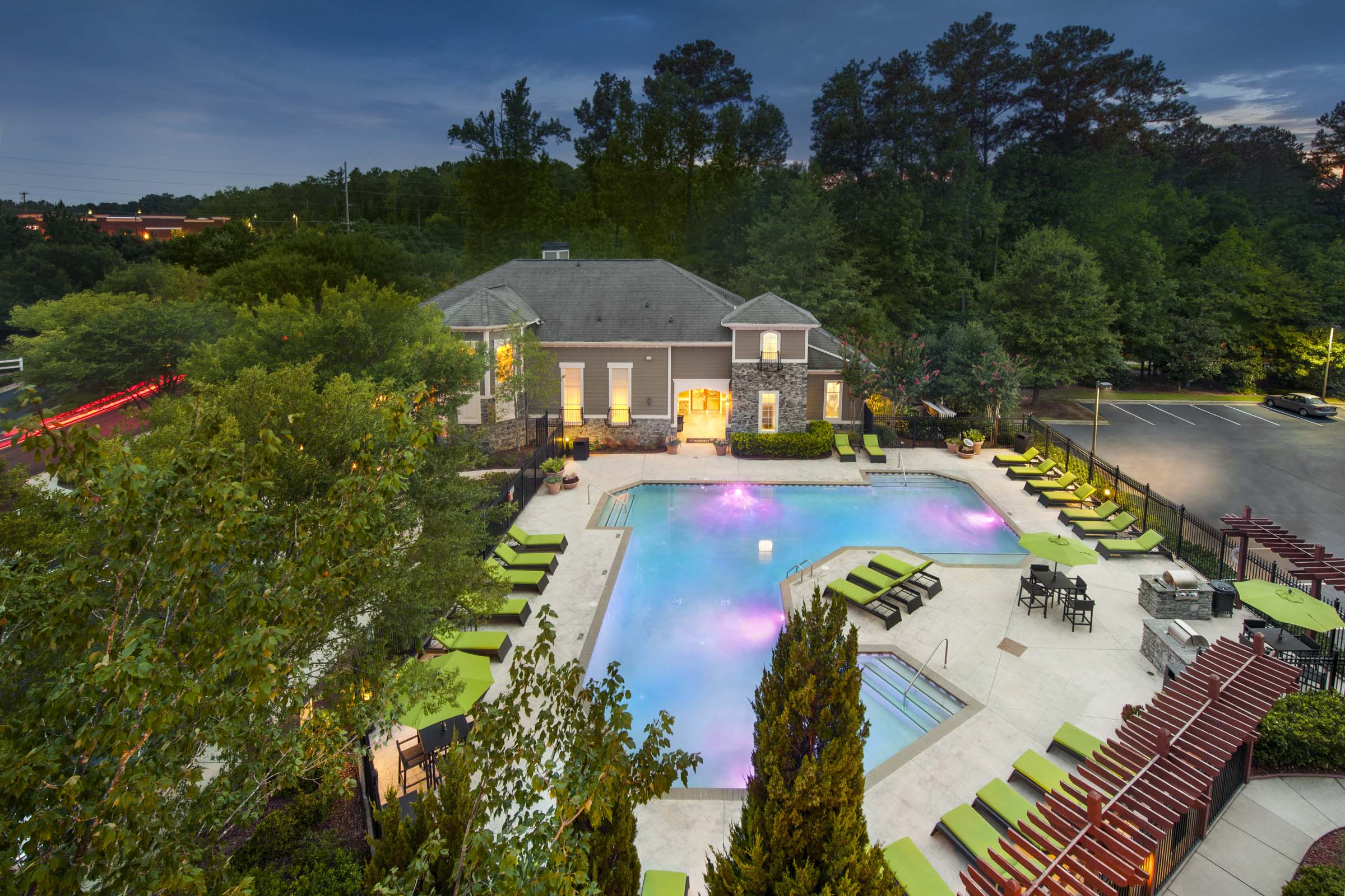 15-camden-peachtree-city-apartments-peachtree-city-ga-aerial-view-of-pool-at-dusk